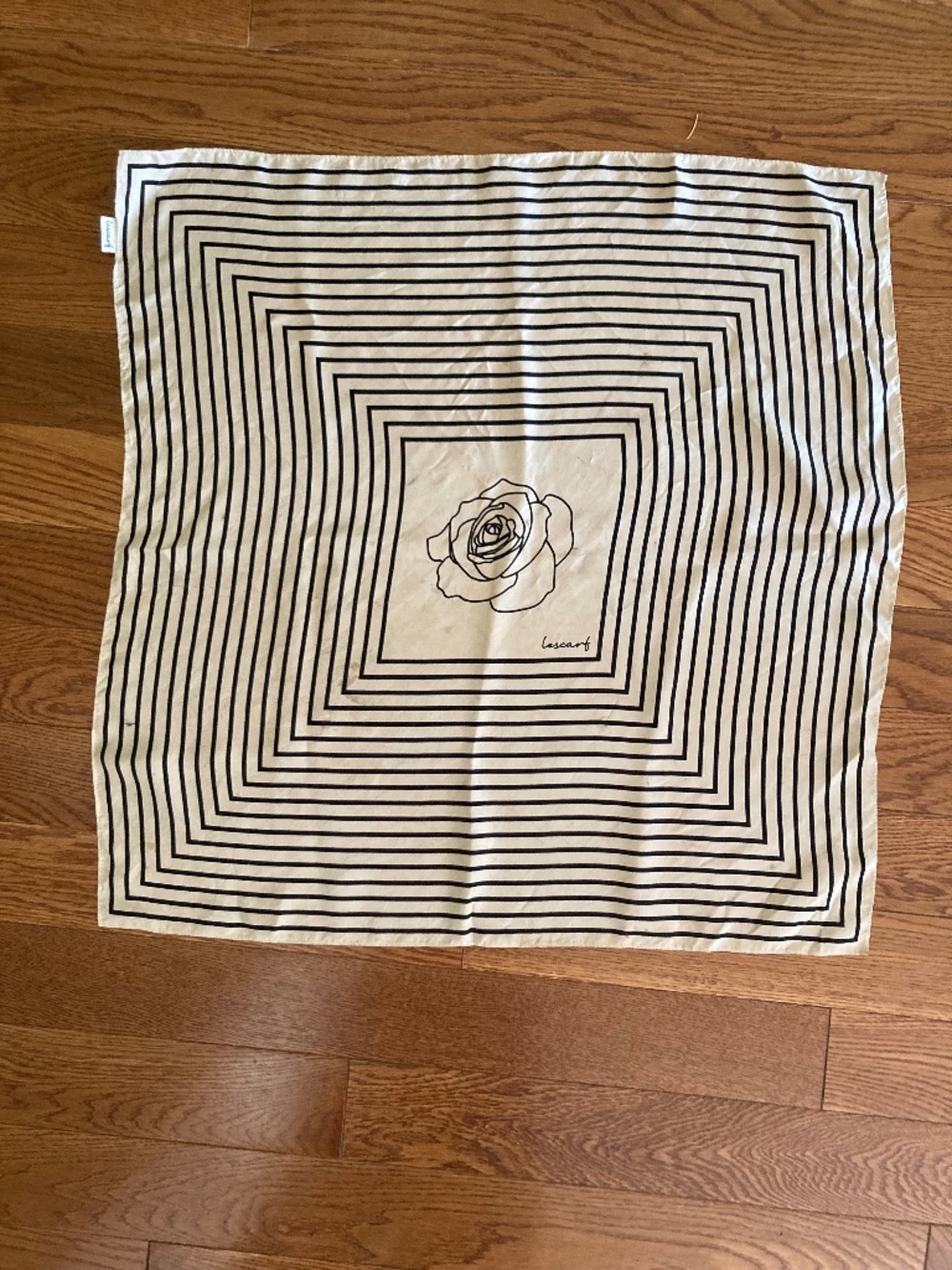 Lescarf 100% silk square scarf